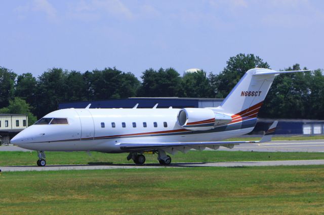 Canadair Challenger (N666CT)