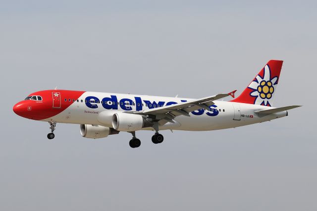 Airbus A320 (HB-IJU)