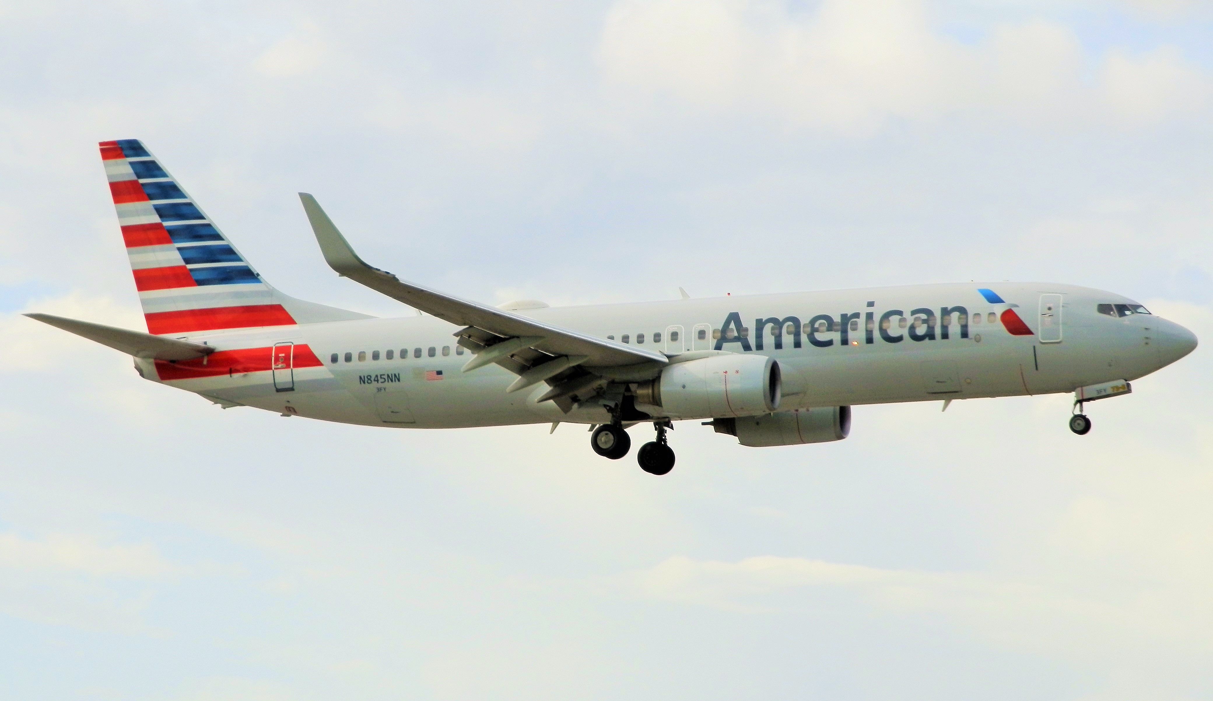 Boeing 737-800 (N845NN) - The only aircraft"I photographed"Landing to the East"Then,"The wind changed!"