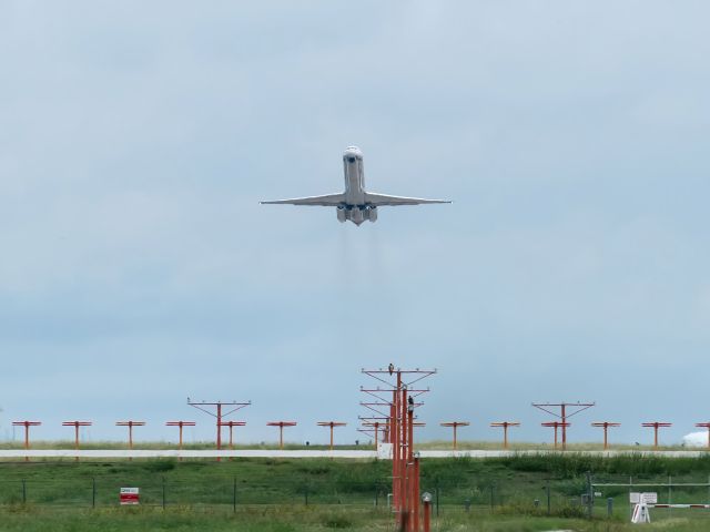 McDonnell Douglas MD-80 —