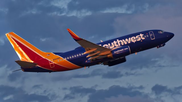 Boeing 737-700 (N910WN) - Sunrise