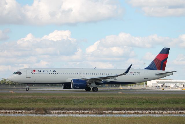 Airbus A321neo (N511DE) - Delta Flight 2474 taxis at Southwest Florida International Airport prior to flight to Boston-Logan International Airport (12/19/24)