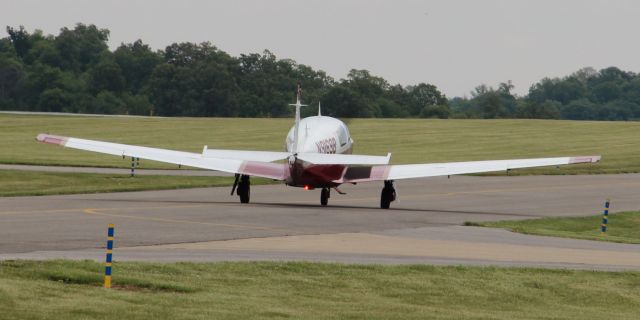 Mooney M-20 (N9169B) - Taxiing to rwy 27 on 4/24/12...