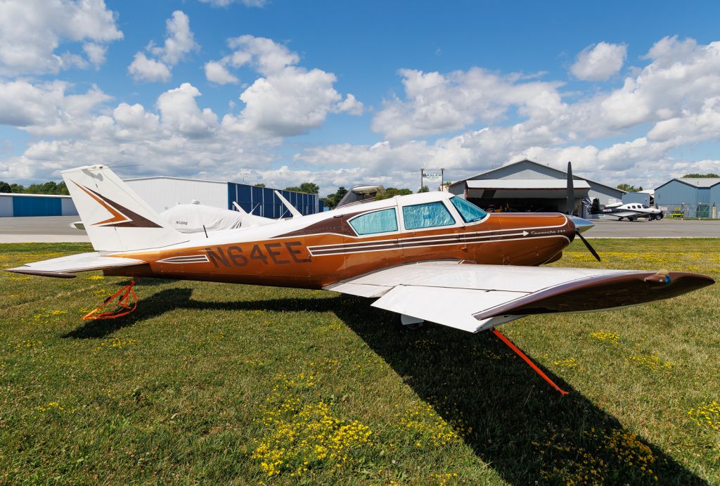Piper PA-24 Comanche (N64EE)