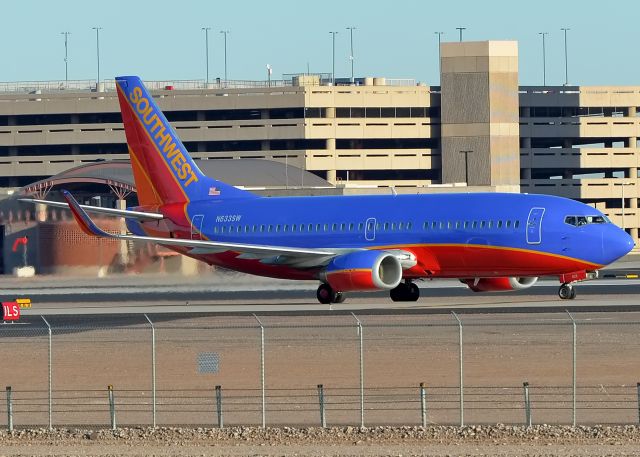 BOEING 737-300 (N633SW)