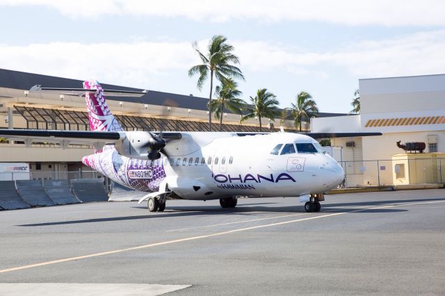 Aerospatiale ATR-42-300 (N801HC) - Aircraft is taxing for Takeoff in Honolulu 