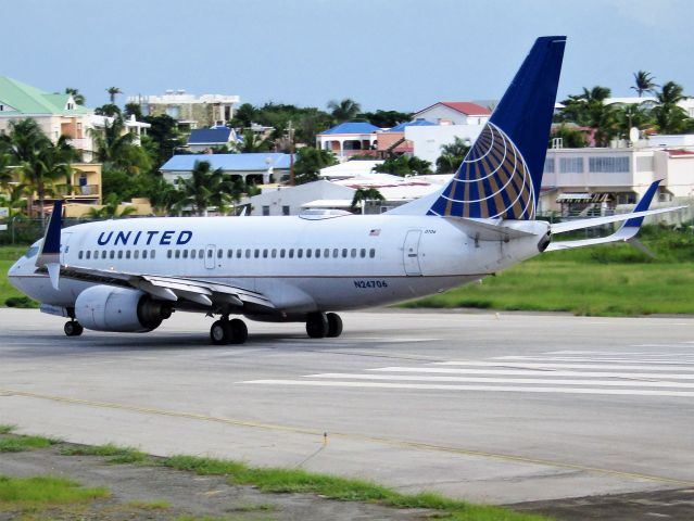 Boeing 737-700 (N24706)