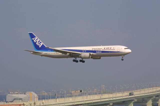 BOEING 767-300 (JA8356)