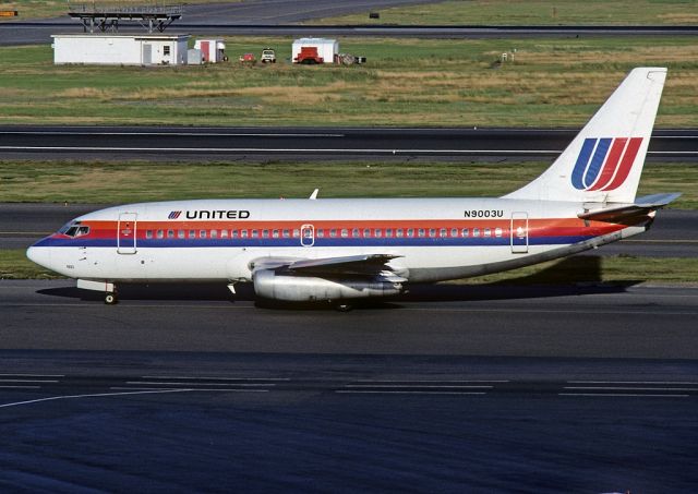 Boeing 737-200 (N9003U) - My favourite United scheme, seen at Boston-Logan August 1988