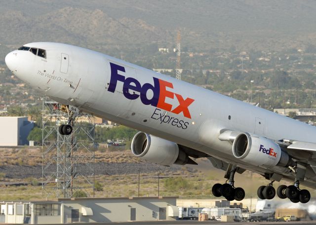 Boeing MD-11 (N614FE)