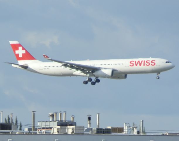 Airbus A330-300 (HB-JHD)