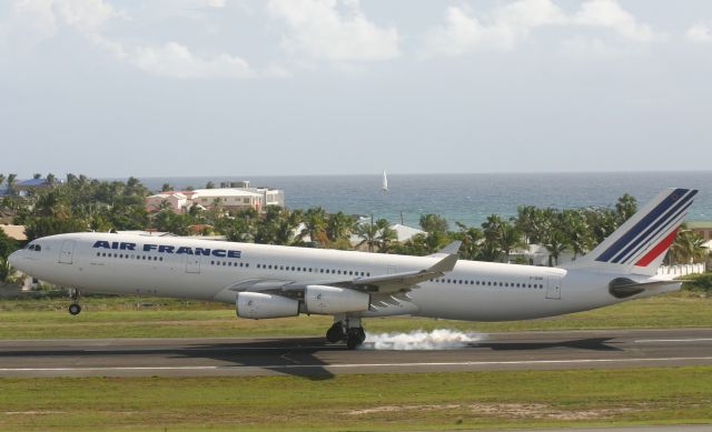 Airbus A340-300 (F-GNII)