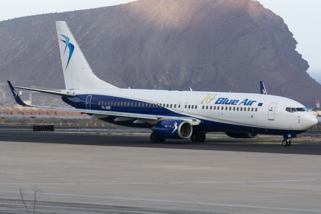 Boeing 737-800 (YR-BMB)