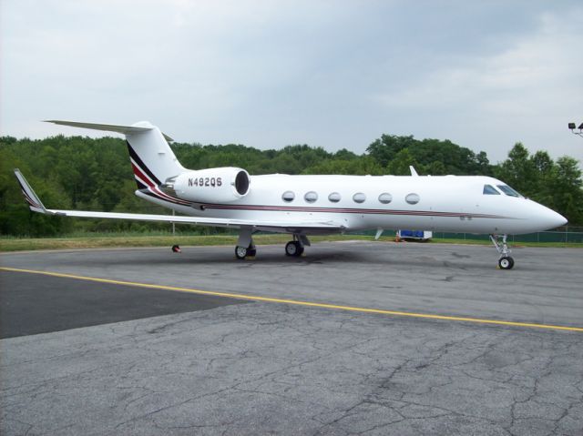 Gulfstream Aerospace Gulfstream IV (N492QS) - On the ramp at Netjets facility White Plains.