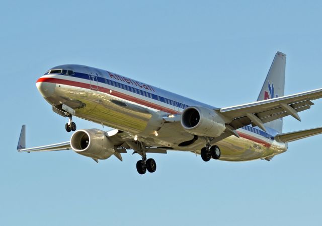 Boeing 737-800 (N867NN)