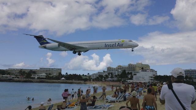 McDonnell Douglas MD-83 — - Inselair landing in good ol' st maarten