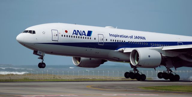 Boeing 777-200 (JA710A)