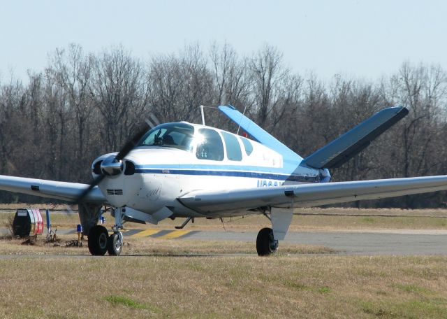 Beechcraft 35 Bonanza (N322Y) - 1960 Beech M35 taxiing at the Downtown Shreveport airport.