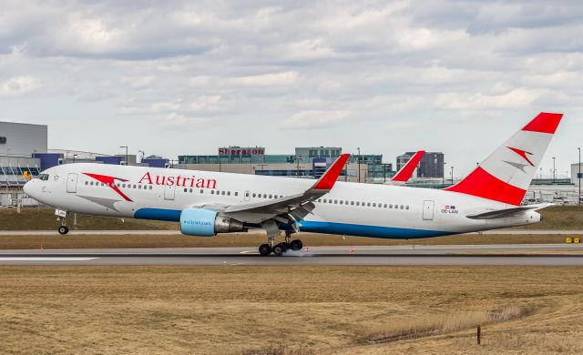 BOEING 767-300 (OE-LAW) - OS71 arrives from Vienna and touches down on runway 33L at YYZ