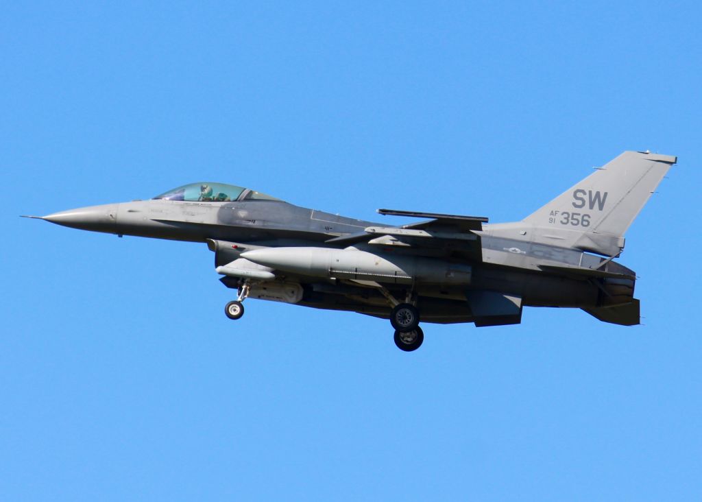 Lockheed F-16 Fighting Falcon (91-0356) - Shaw Air Force Base F-16s taking refuge at Barksdale until Hurricane Irma finds her course.