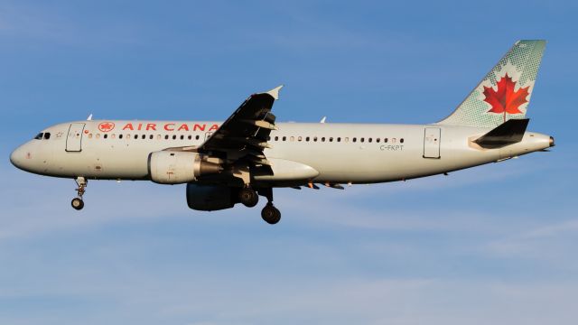 Airbus A320 (C-FKPT)