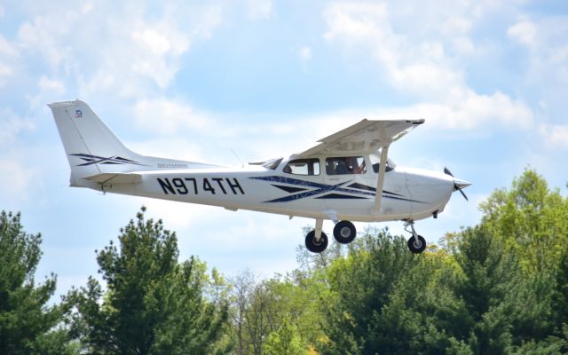 Cessna Skyhawk (N974TH)
