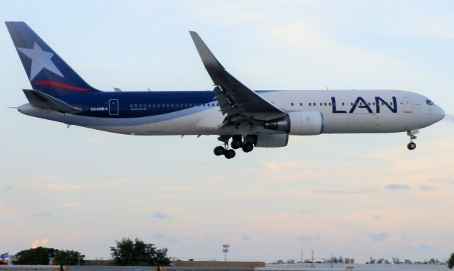 BOEING 767-300 (CC-CXD)