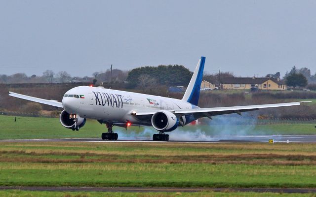 BOEING 777-300 (9K-AOE) - kuwait b777-369er 9k-aoe landing at shannon 16/3/17.