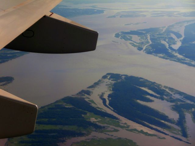 Embraer ERJ-190 (PR-AXL) - EMBRAER 190 OF AZUL AIRLINES LANDING IN MANAUS-AMAZONAS, BRAZIL.