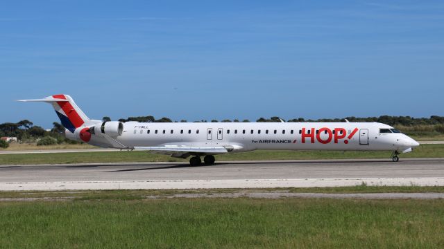 BOMBARDIER Regional Jet CRJ-1000 (F-HMLL)