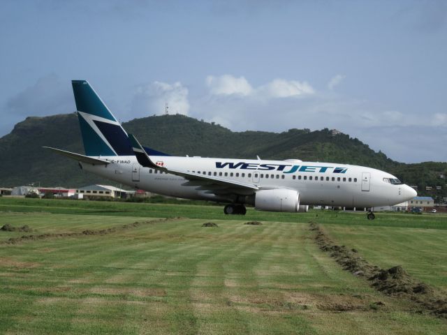 Boeing 737-700 (C-FWAG)
