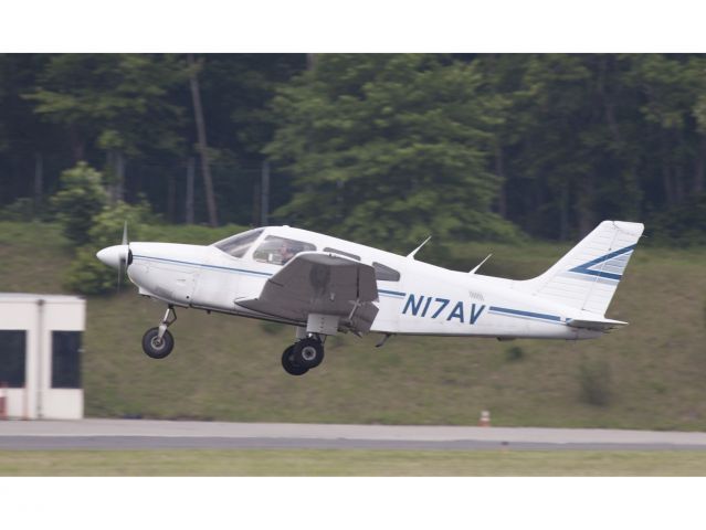 Piper Cherokee (N17AV) - Take off RW34.