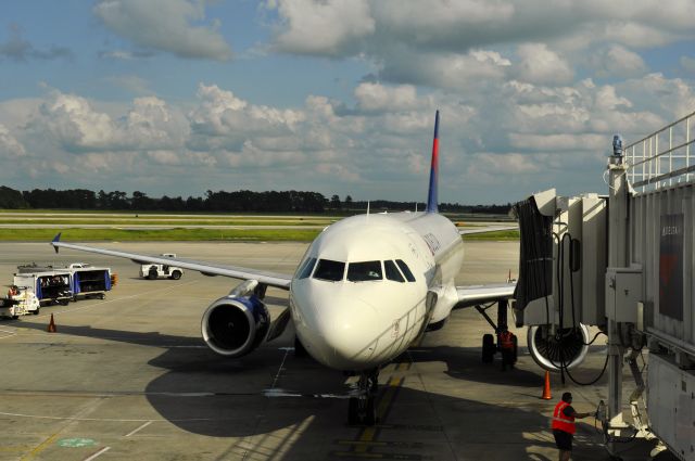 Airbus A320 (N350NA) - Delta Airbus A320-212 N350NA in Orlando 