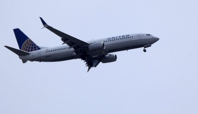 Boeing 737-800 (N14237) - On final is this 1999 United Airlines Boeing 737-824 in the Spring of 2019.