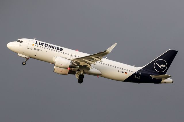 Airbus A320 (D-AIWI) - LH943 departing to Frankfurt