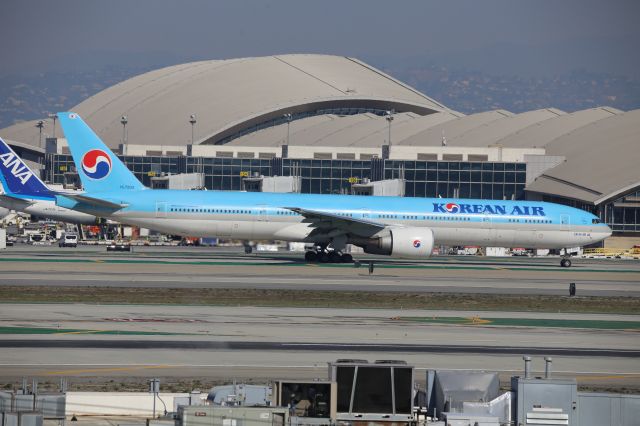 BOEING 777-300ER (HL7203)