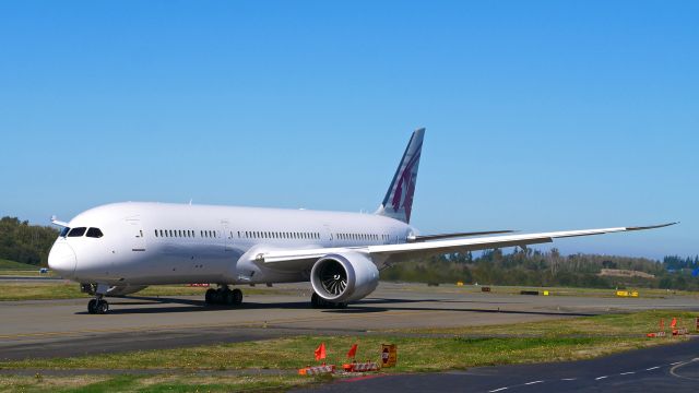 Boeing 787-9 Dreamliner (A7-BHJ) - BOE946 taxis to Rwy 34L for a B1 flight on 10.6.20. (B787-9 / ln 1041 / cn 64212).