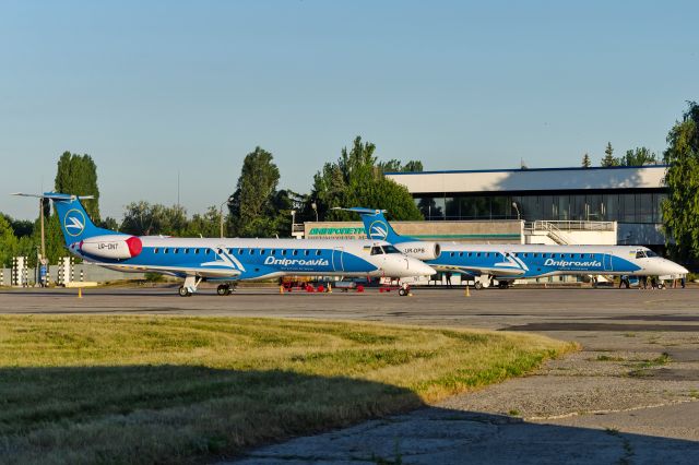 Embraer ERJ-145 (UR-DNT)