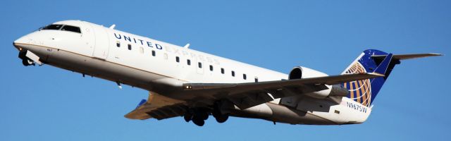 Canadair Regional Jet CRJ-200 (N967SW) - Departing from runway 25.