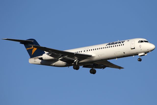 Fokker 100 (VH-XWT)