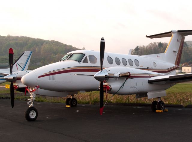 Beechcraft Super King Air 300 (N75AH) - At the ramp of RELIANT AIR. They have the lowest fuel price on the Danbury (KDXR) airport.