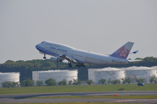 Boeing 747-200 (B-18208)