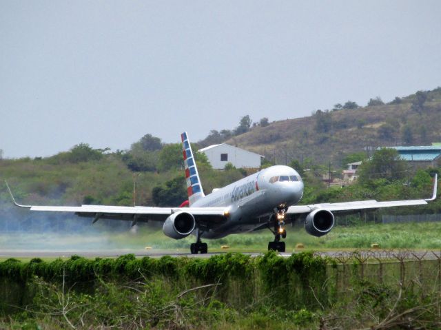 Boeing 757-200 (N187AN)