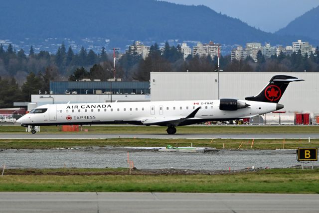 Canadair Regional Jet CRJ-900 (C-FUJZ)