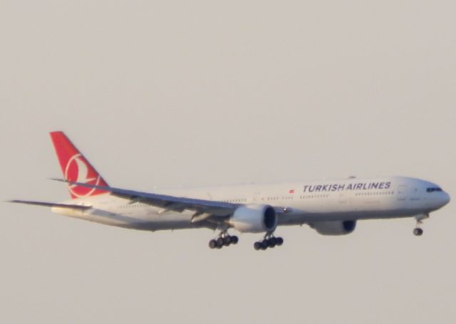 BOEING 777-300ER (TC-LJE)