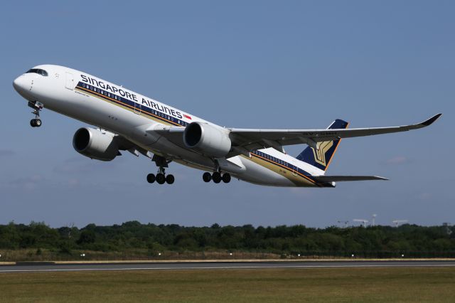 Airbus A350-900 (9V-SMH) - SIA52 departing to IAH