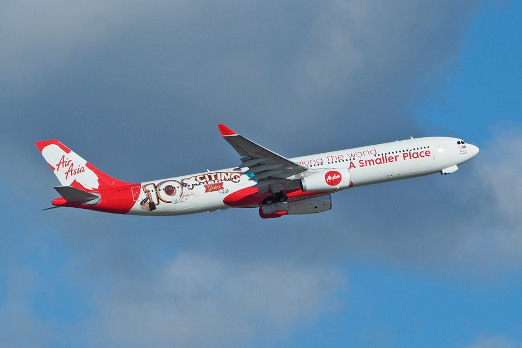 Airbus A330-300 (9M-XXF) - Airbus A330-343 Air Asia X 9M-XXF departed R21 18/11/17.