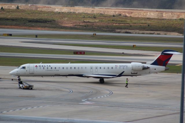 Canadair Regional Jet CRJ-900 (N296PQ)
