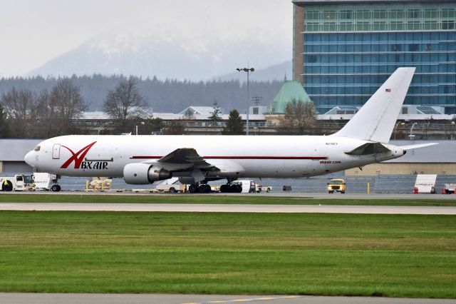 BOEING 767-300 (N219CY)