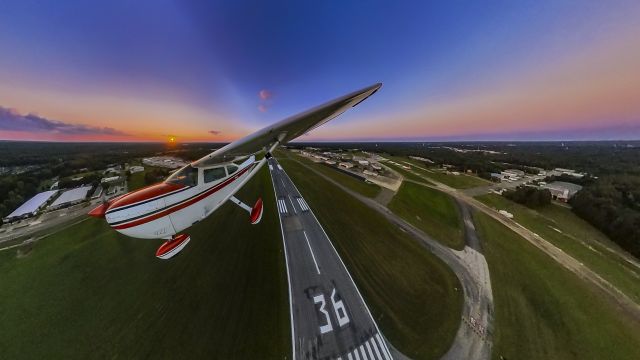 Cessna Skylane (N9802H) - Nice sunset departure 